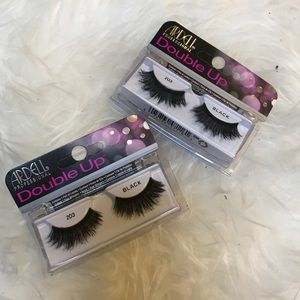 ARDELL 203 lashes ( COMES WITH 6 PAIRS)